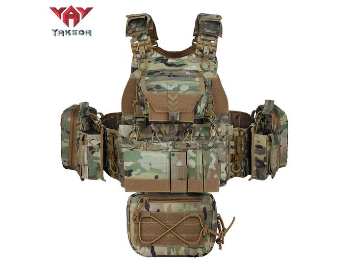 Le gilet tactique YAKEDA est équipé de plusieurs packs d'accessoires et un système Molle extensible qui peut être démonté rapidement