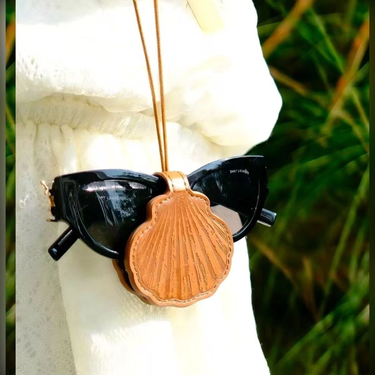 INF 2-in-1 magnetischer Brillenclip — PU-Leder Sonnenbrillenhalter mit Lanyard und Schlüsselanhänger Blau