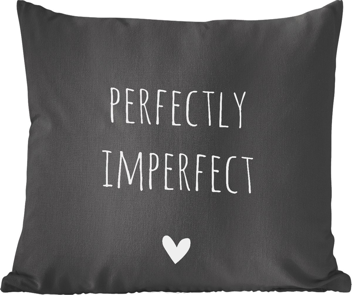 Sierkussen met Engelse quote Perfectly imperfect en hartje, zwart, 45 x 45 cm