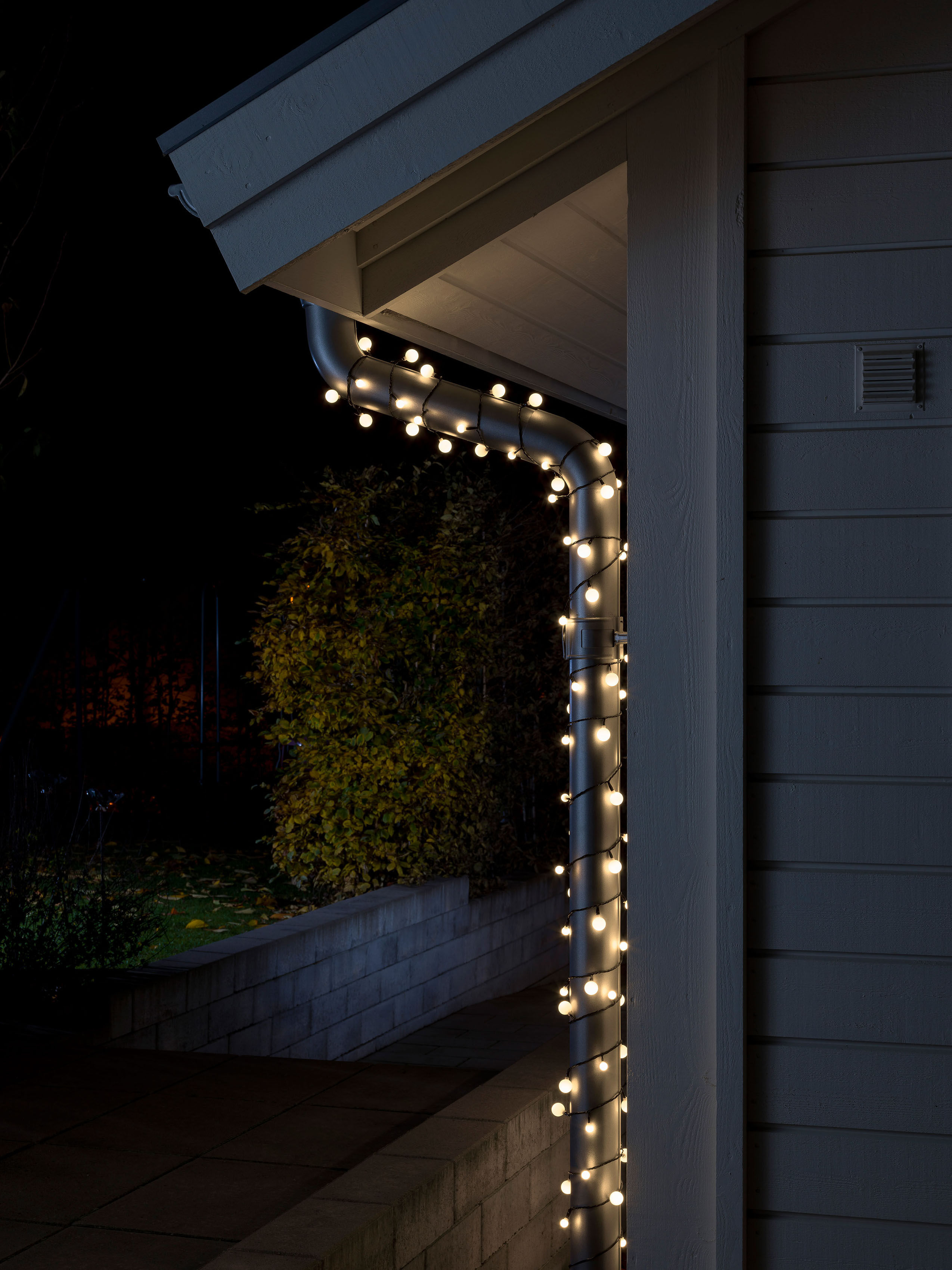KONSTSMIDE LED-Lichterkette "Weihnachtsdeko aussen", Energieeffizienz: G, schwarz, Dioden 80 Stk. Flammen 80 Stk., Gesamtlänge 11,32m, Lichterketten, LED Globelichterkette, kleine & große runde Dioden, 80 Dioden, LED-Lichterkette