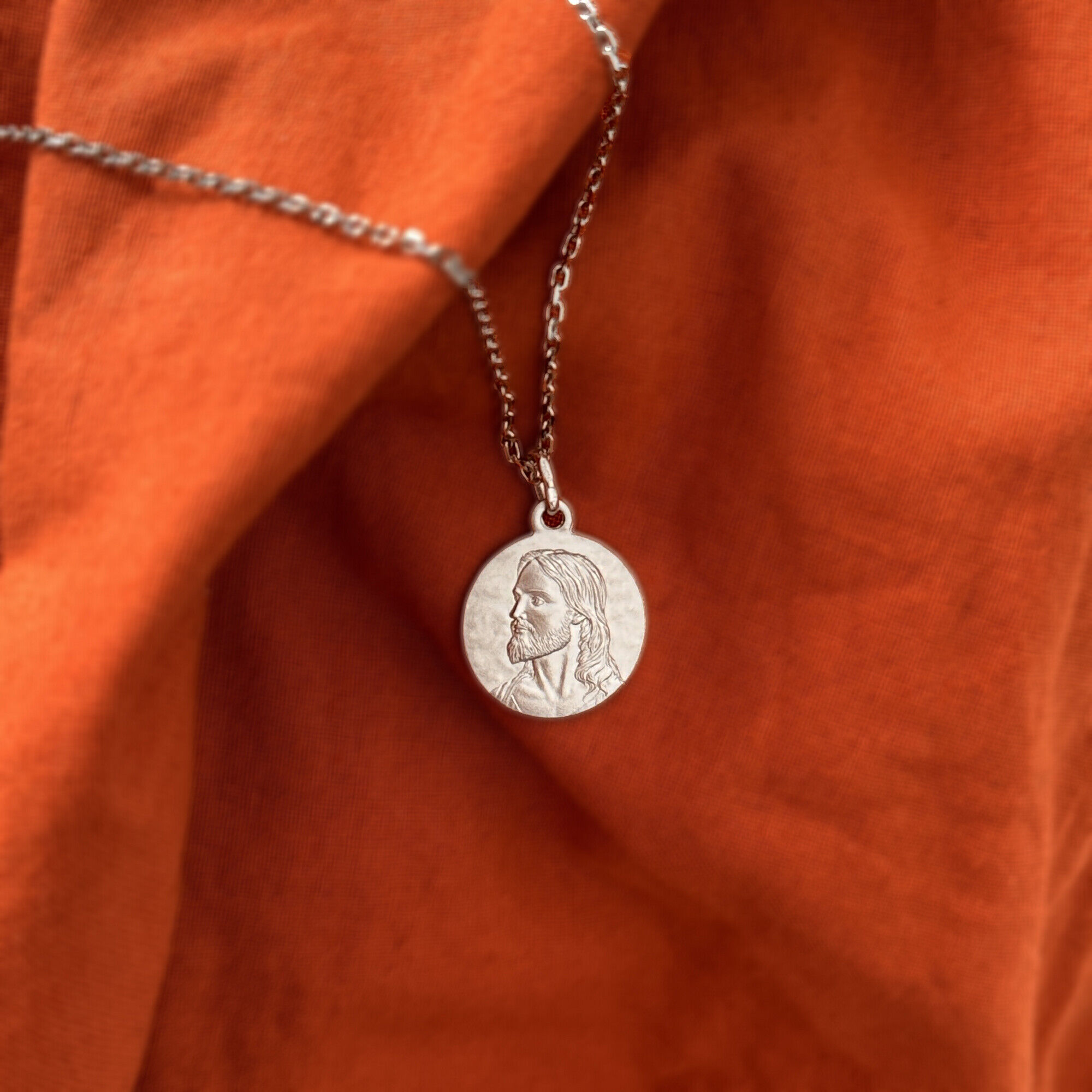Maison de la Médaille Médaille du Christ martelée - Argent Massif