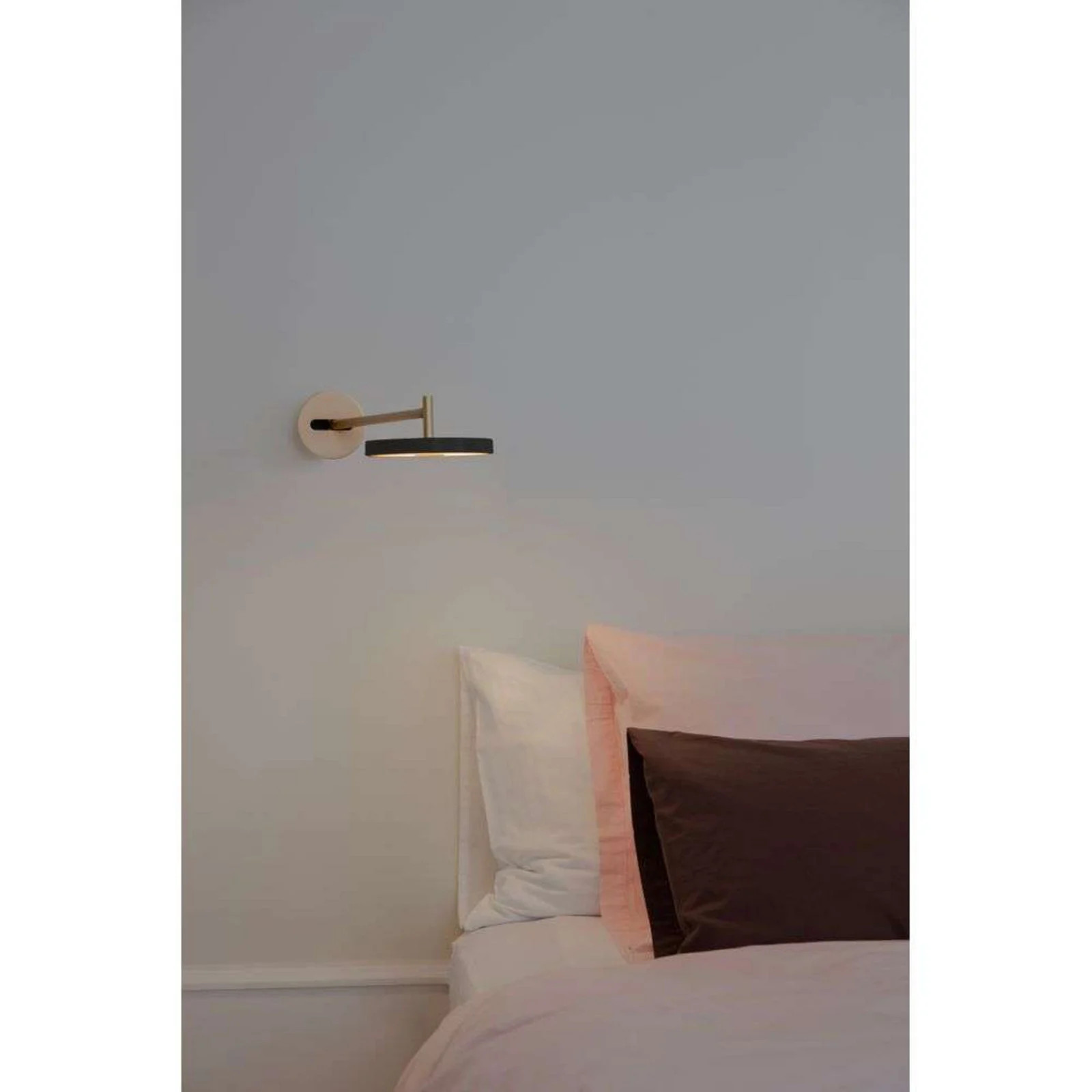 Umage Asteria Long LED wandlamp zwart/messing