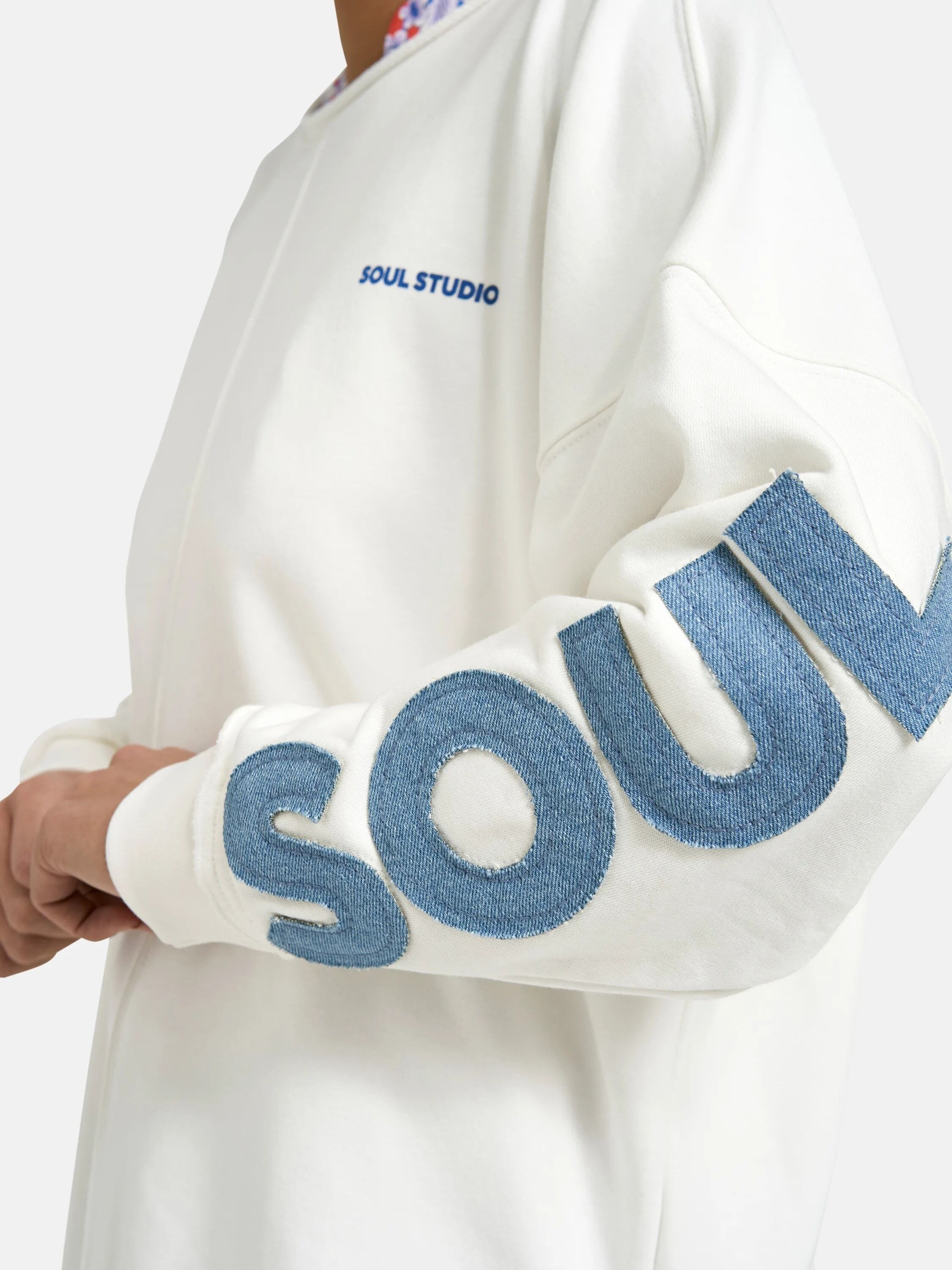 Sweatshirt SMITH & SOUL, Damen, Gr. L, weiss (sanftes weiß), Sweatware, Obermaterial: 88% Baumwolle, 12% Polyester, unifarben, oversize Po-bedeckend, Rundhals, angesetztes Bündchen, Sweatshirts Sweatshirt, mit Aufnähern, oversize sanftes weiß L