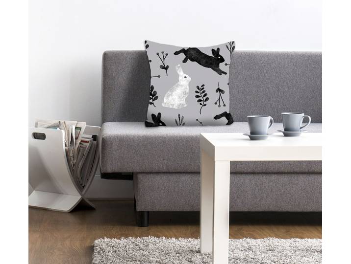 Dekokissen QUEENCE Eiko , schwarz-weiss (schwarz, grau, weiß, bedruckt), B:40cm L:40cm, Polyester, Dekokissen_Sitzkissen_Kissenhüllen, Dekokissen, mit schwarzen und weissen Hasen