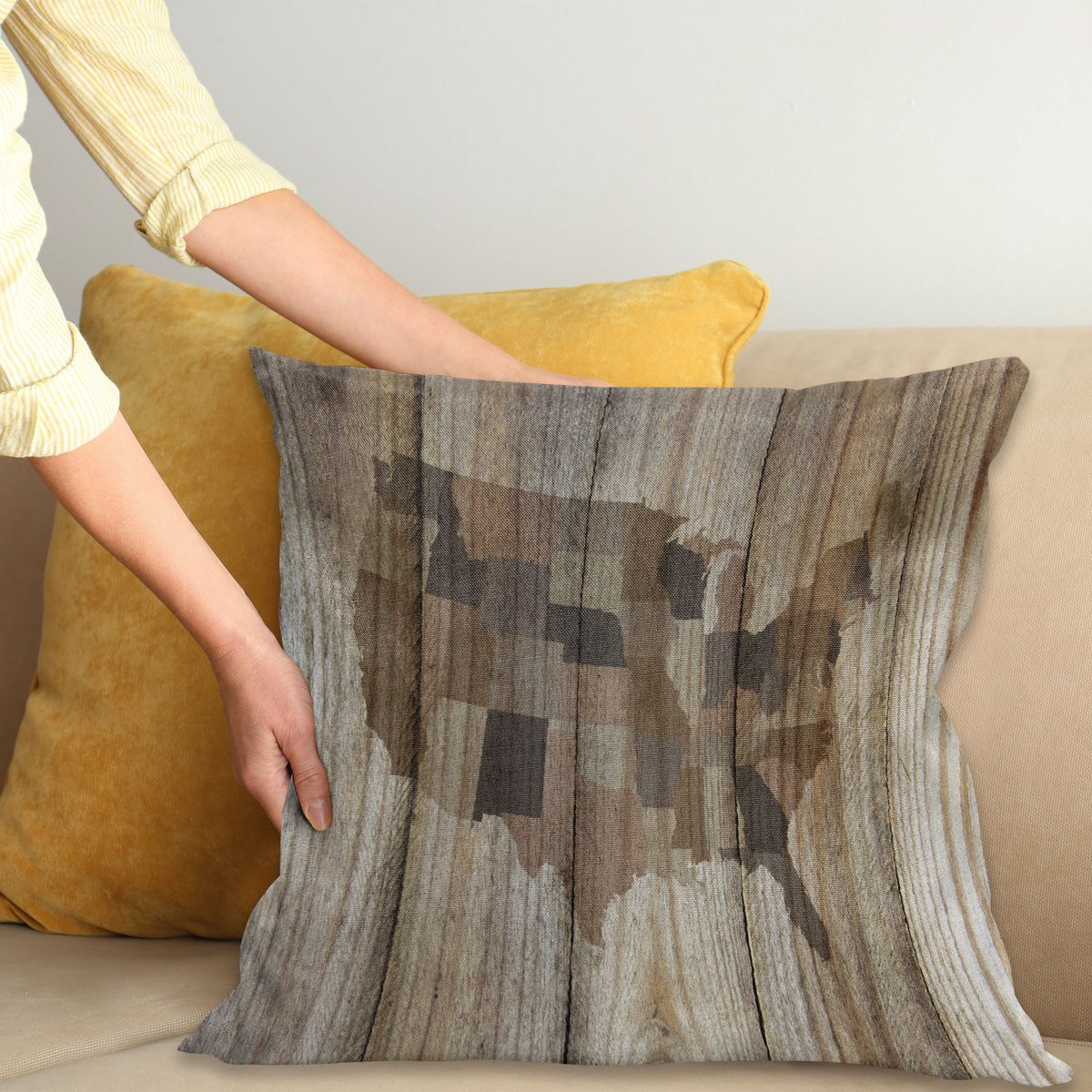 ABAKUHAUS Rustiek Sierkussenhoes met USA Kaart Silhouet en Houten Textuur, Bruin, 45 x 45 cm