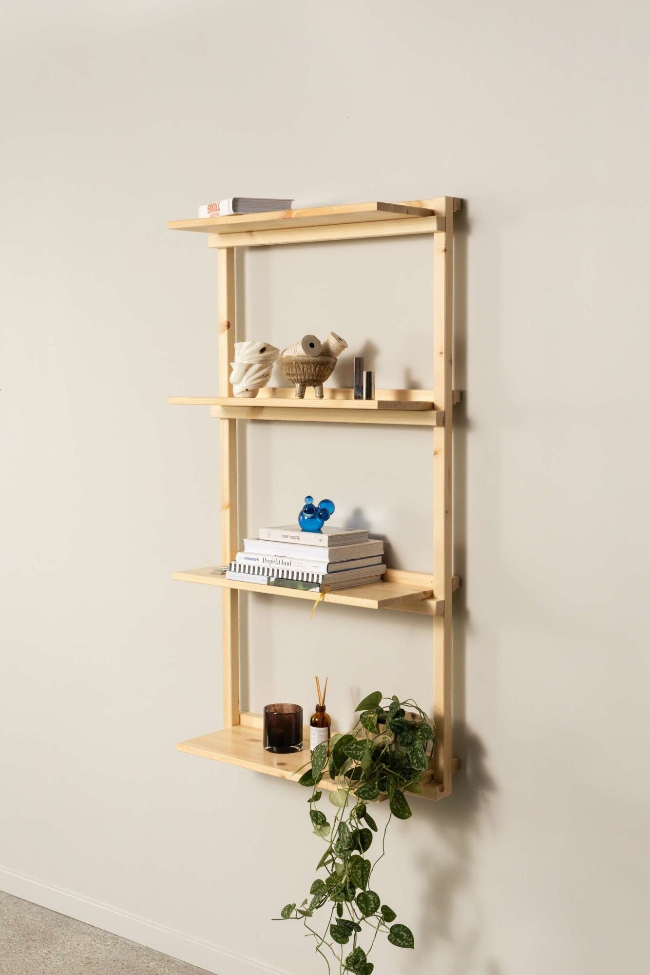 Wandregal KARUP DESIGN "Groove Shelving Narrow, Wandregal, Aufbewahrung, Deko, Platzsparend", beige (natur), B:66cm H:127cm T:25,5cm, Massivholz, Regale, Wandregal, inkl. 4 Abnehmbare Regalböden aus FSC-zertifiziertem Massivholz natur B/H/T: 66cm x 127cm 