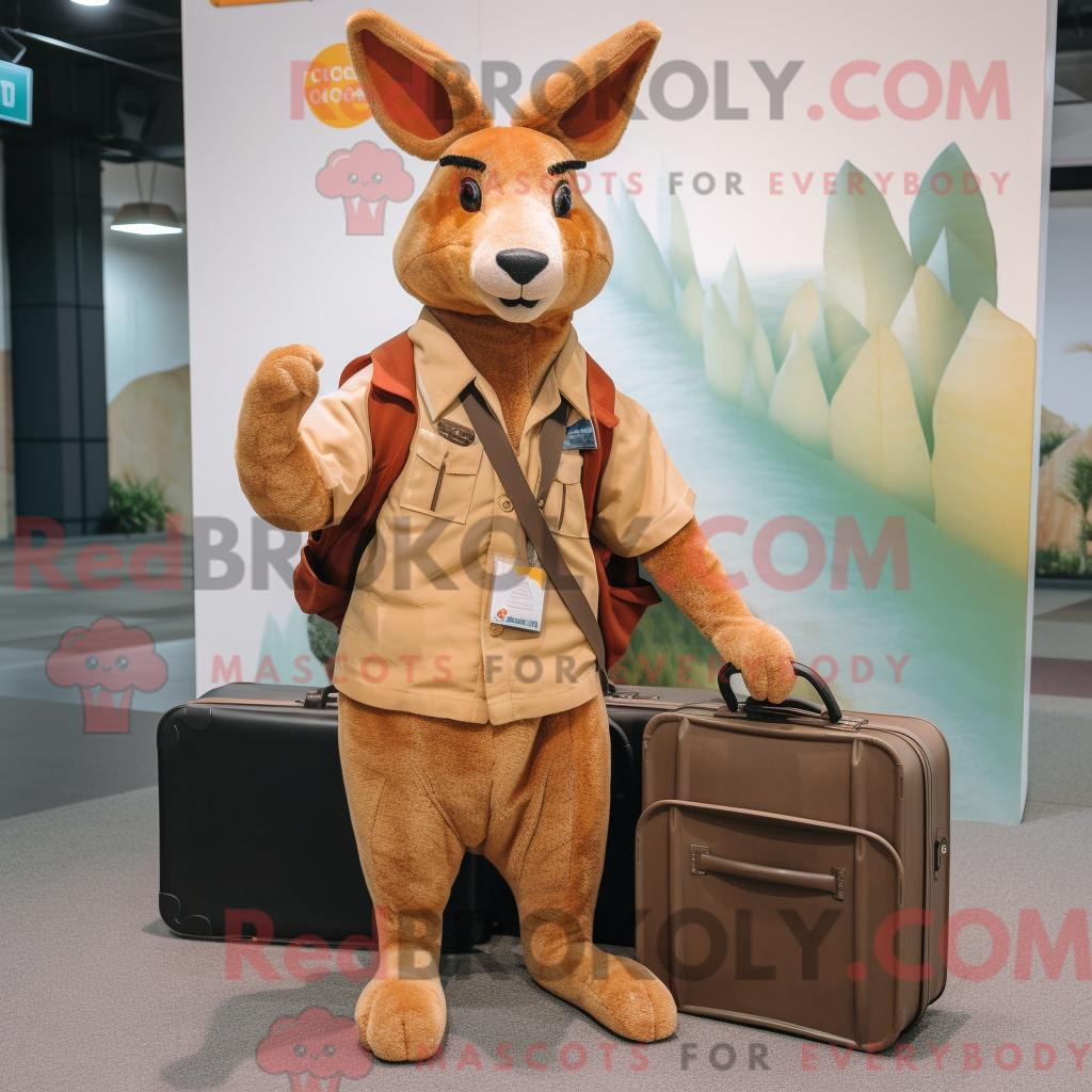 Maskottchenfigur REDBROKOLY eines rostroten Kängurus mit Parka und Aktentasche