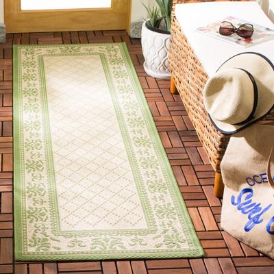 SAFAVIEH Courtyard Sheila Indoor/ Outdoor Waterproof Patio Backyard Rug