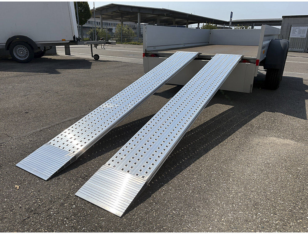 kaiserkraft Aluminium-Verladeschiene, Lauffläche gelocht, Tragfähigkeit 665 kg, Schienenbreite 300 mm