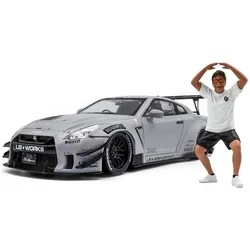 Solido 1:18 Nissan GT-R (R35) grau mit Figur