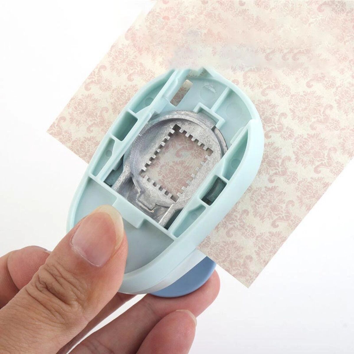 INF Briefmarkenrandstanze aus ABS und Zinklegierung für Scrapbooks, Journals, Karten und digitale Bildprojekte Rosa