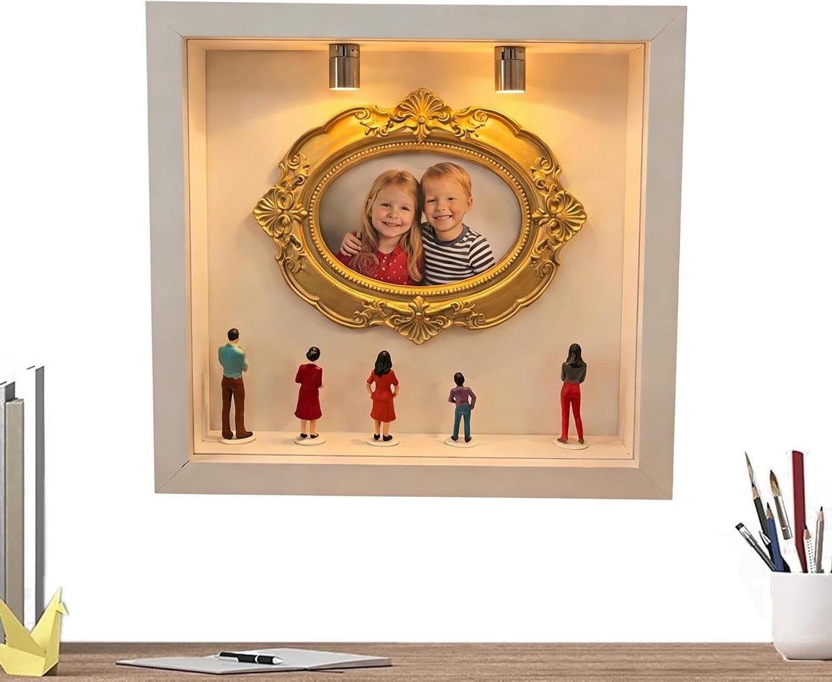 Mini Museumdoos Herinneringen Vitrine met Gouden Lijstjes - 16,9 x 16,9 cm