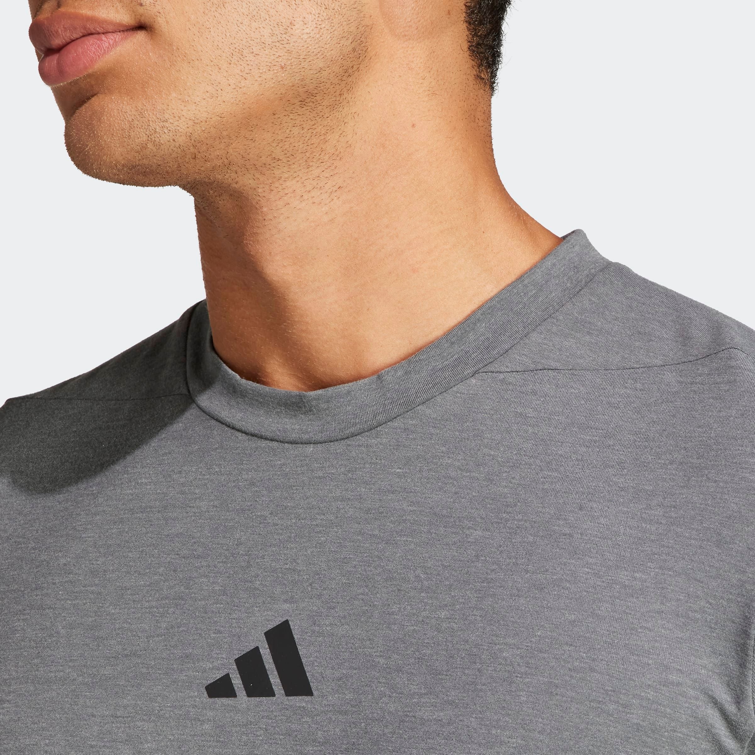 T-Shirt ADIDAS PERFORMANCE "DESIGNED FOR TRAINING WORKOUT", Herren, Gr. S, grau (dgh solid grau), Obermaterial: 81% Polyester, 14% Lyocell, 5% Elasthan, Rundhals, Shirts T-Shirt, mit Rundhalsausschnitt, ohne Verschluss, sportlicher Stil dgh solid grau S