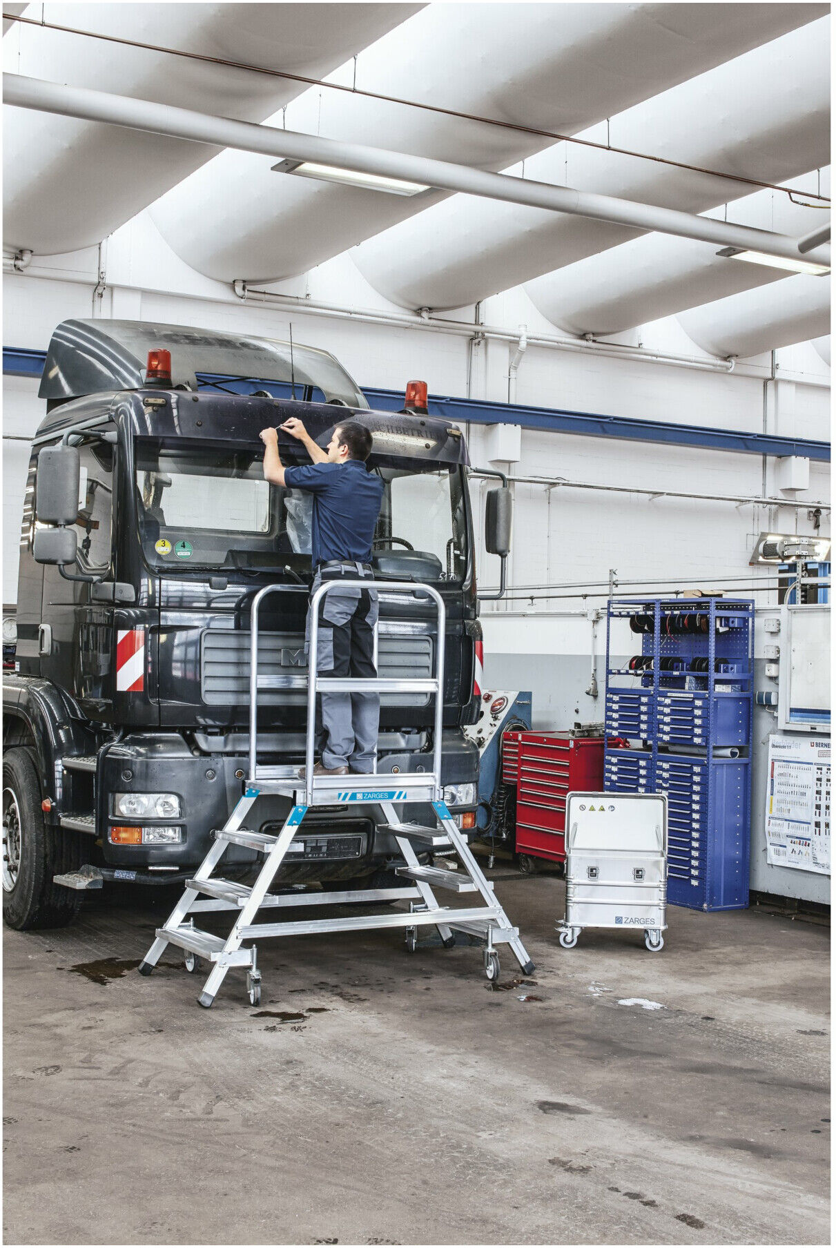 ZARGES Podesttreppe beidseitig 6 Stufen/Gitter (41964)