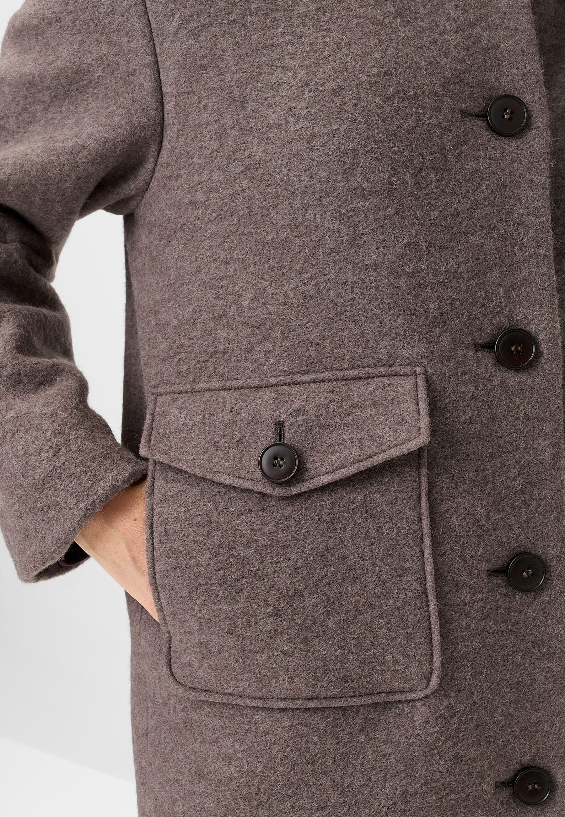 Wollmantel FUCHS SCHMITT "Wollmantel", Damen, Gr. 40, braun (taupe), Web, Obermaterial: 75% Wolle, 25% Polyester, clean, unifarben, regular fit ca. Mitte Wade, Rundhals, abgesteppte Kante, Mäntel Wollmantel, aufgesetzte Taschen, Regular Fit taupe 40