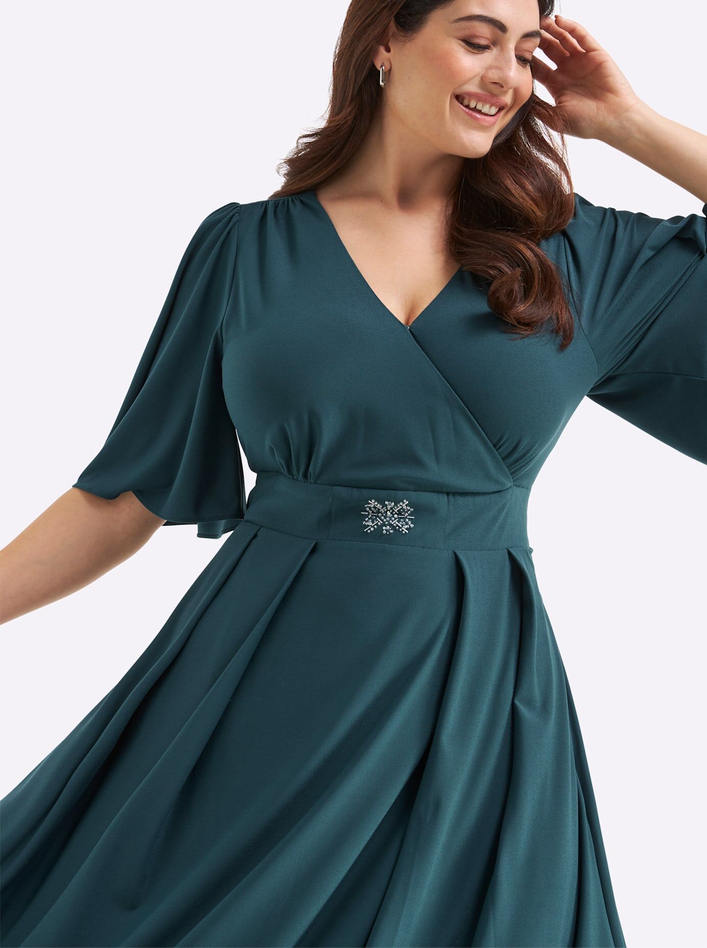 Abendkleid SHEEGO "Abendkleid", Damen, Gr. 58, Normalgrössen, Kurzarm, Crêpe, grün (petrol), Crêpe, 95% Polyester, 5% Elasthan, unifarben, wadenlang, V-Ausschnitt, Kleider Abendkleid petrol 58, Normalgrössen, Kurzarm, Crêpe