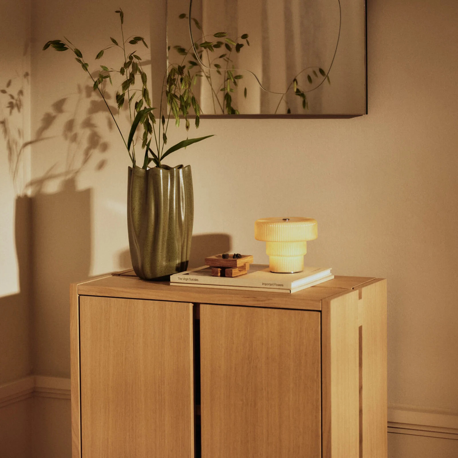 Ferm LIVING Ripple draagbare tafellamp, crème, glas