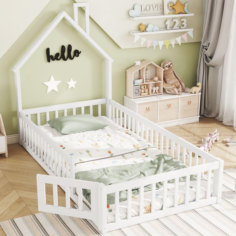 Kinderbett, Zweibett, Design mit Kamin - Massivholz - Bett mit Lattenrost