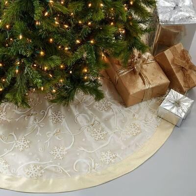 Saro Trading Snowflake Gala Tree Skirt Gold , Gold