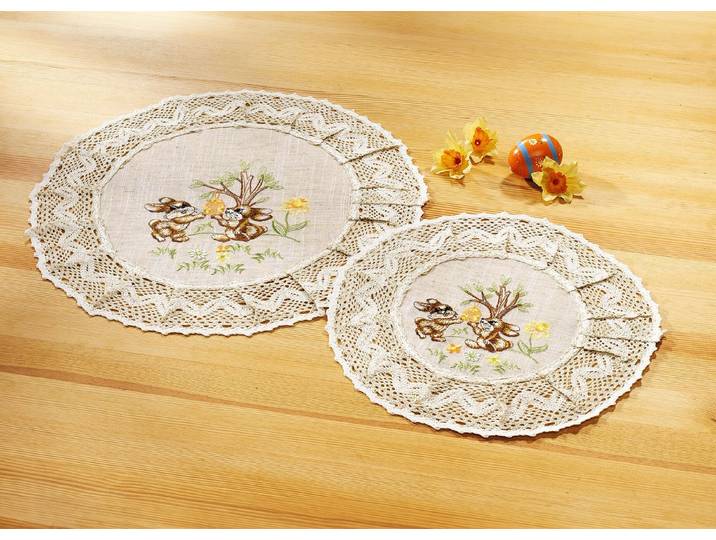 Accessoires mit Spitze aus dem Hause Schäfer, Größe 301 (2 Deckchen rund, ø 40 cm)