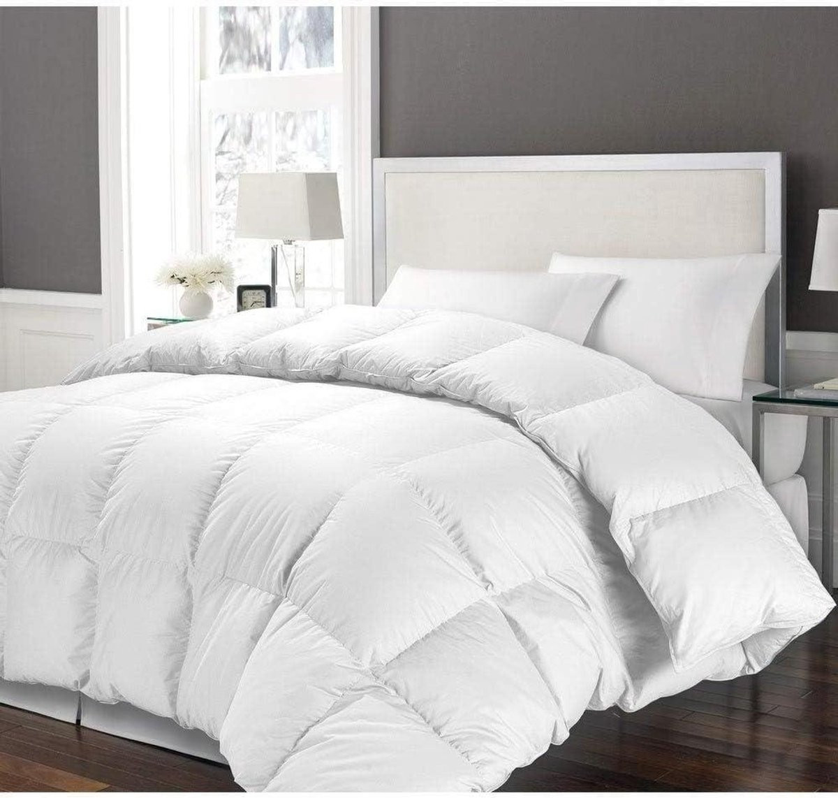 Wit luxe donzen dekbed met Frans design - 220 x 240 cm