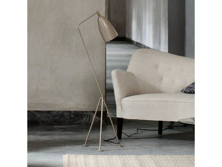 Gräshoppa Stehleuchte Olive Brown - GUBI - Wohnzimmer - Design - Metall - Mit Schirm