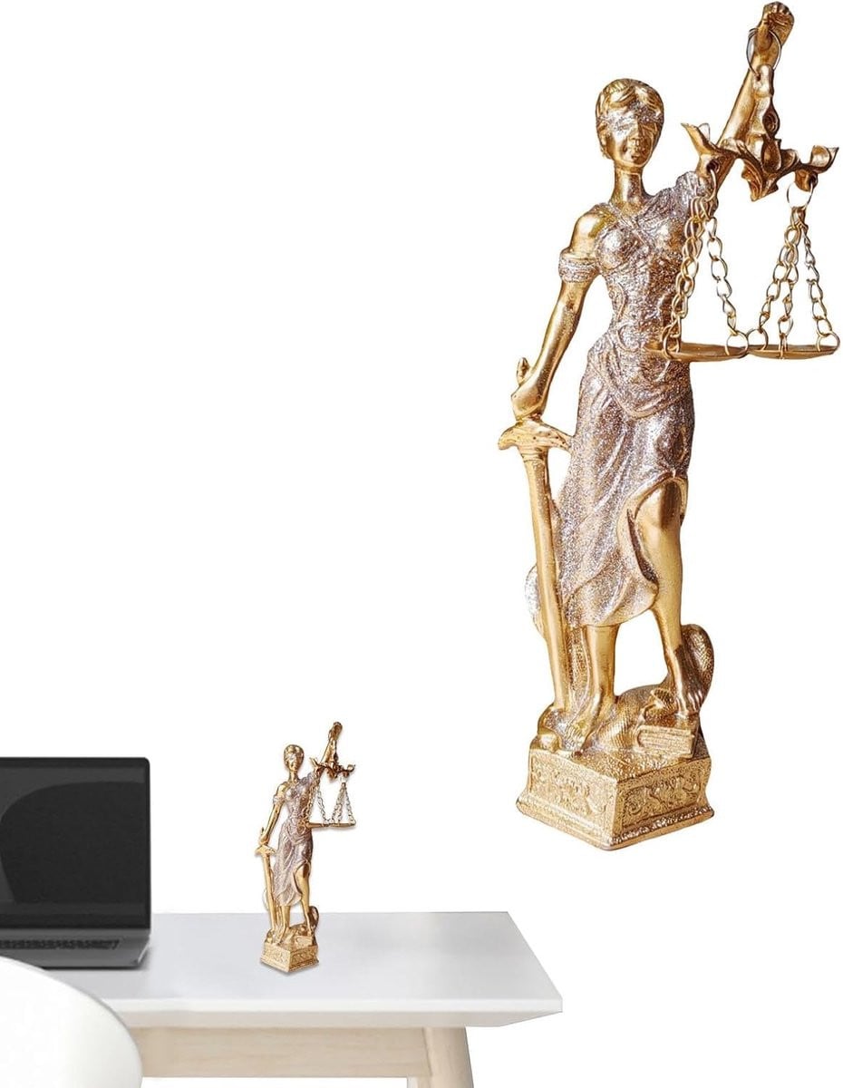 Handgeschilderd Hars Beeld van de Godin van Gerechtigheid - Goud - 18,5 cm