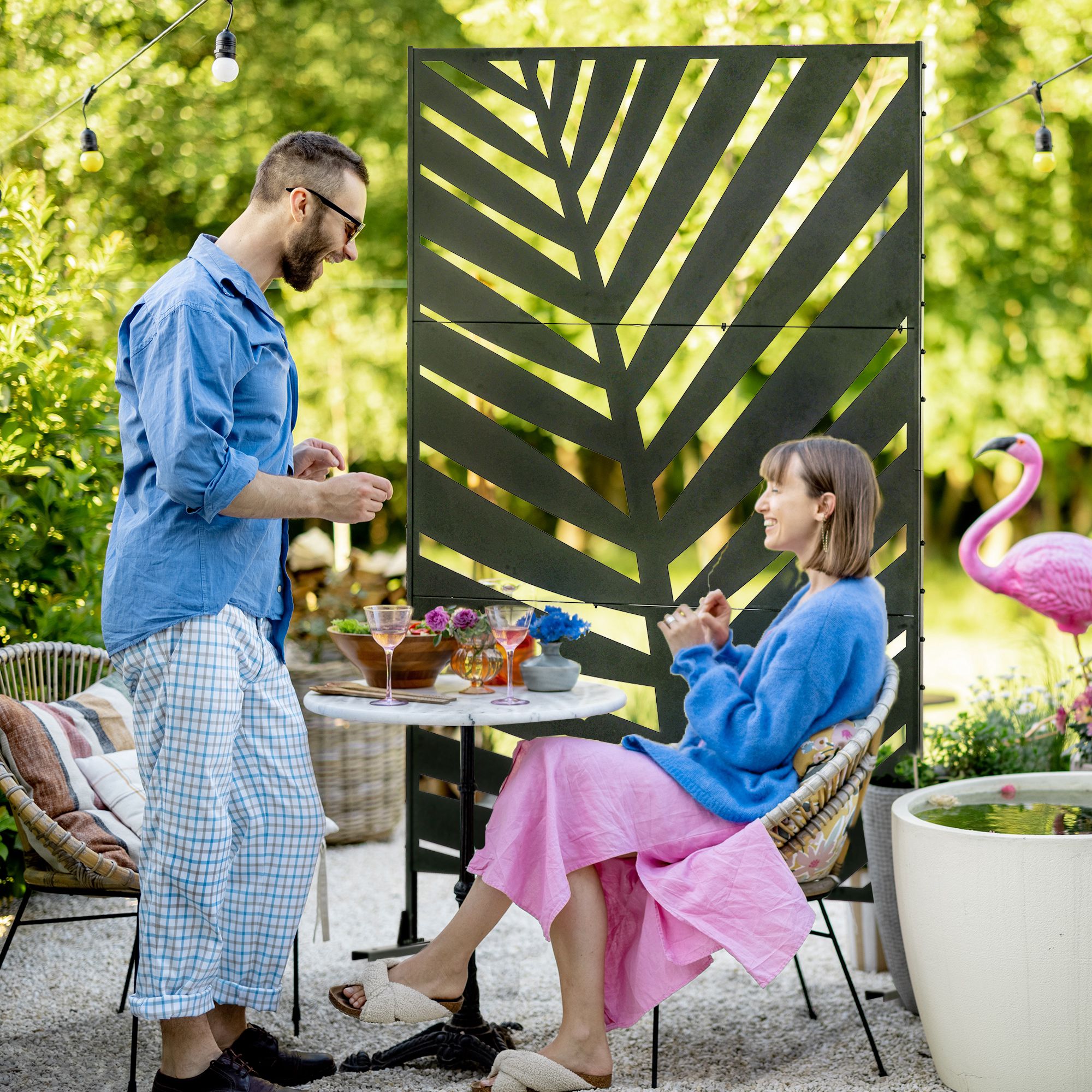 Outsunny Pannello Privacy Esterno in Metallo, 122 x 198 cm, Divisorio Decorativo con Supporto e Viti di Espansione, Pannello Autoportante per Giardino, Terrazza, Piscina, Foglia di Banana   Aosom Italy