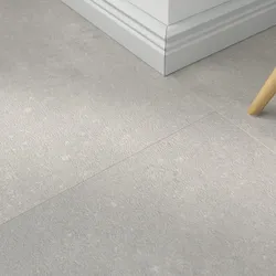Klick-Vinyl Kamea grey – inkl. Dämmung & Fußleisten