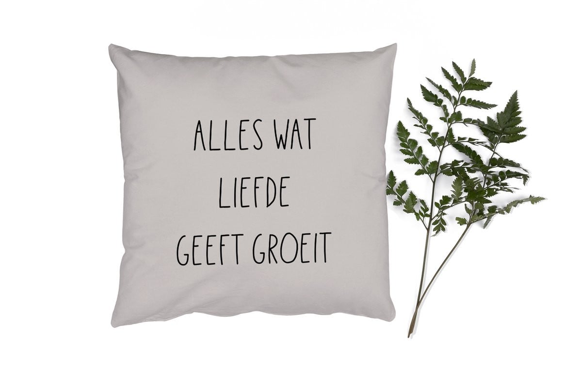 PillowMonkey Sierkussen met Liefde Quote - 45 x 45 cm