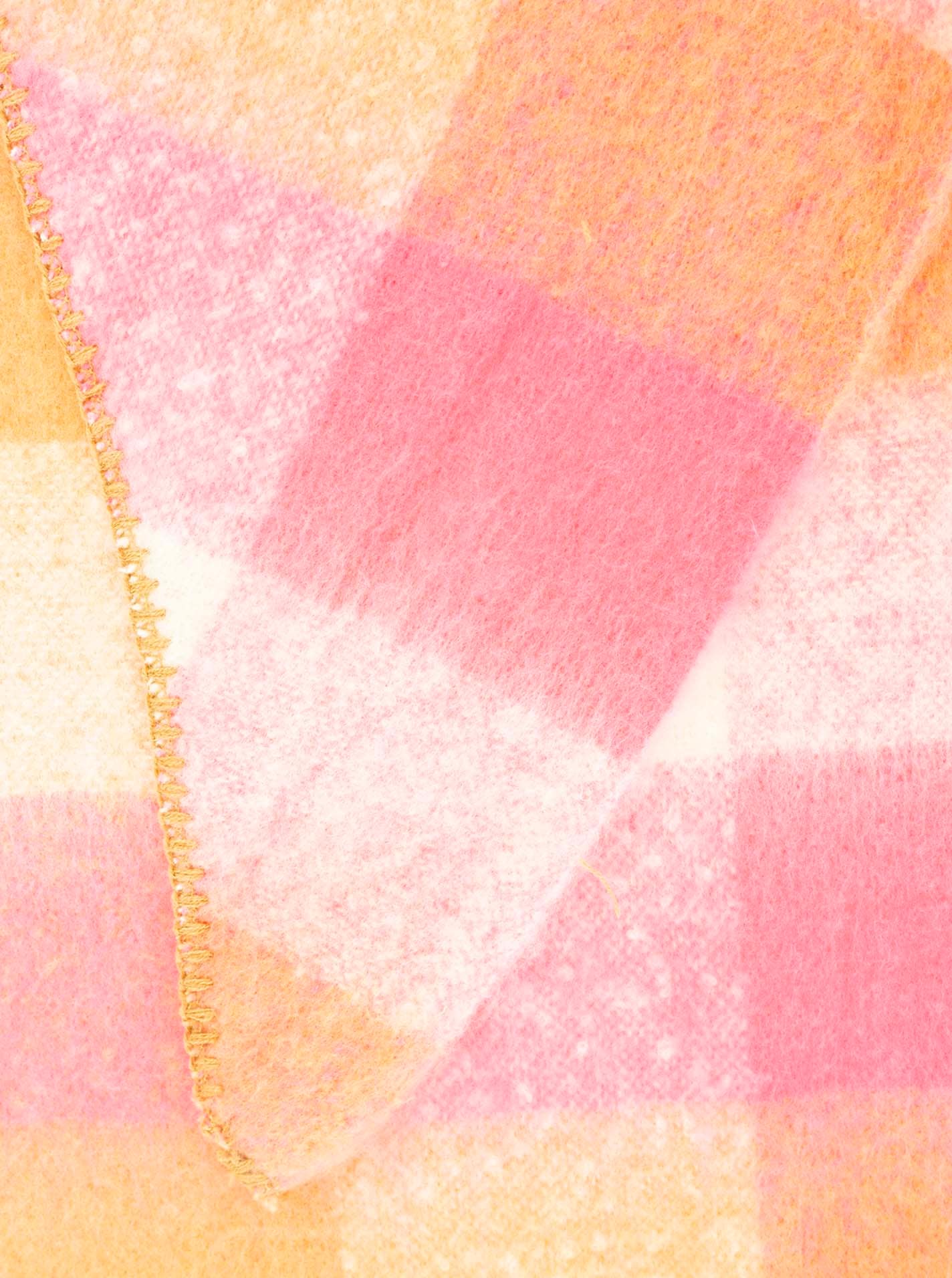 Dreieckstuch ZWILLINGSHERZ "Karo", Damen, pink, Obermaterial: 100% Polyester, Modetücher Dreieckstuch, großes Karo-Design, weiche Qualität, Dreiecksform