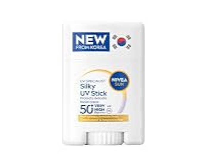 NIVEA SUN - Stick UV Visage Silky, Écran Solaire Visage, SPF 50+, 15 g Stick solaire visage coréen, non gras, invisible, sans parfum, résistant à la transpiration, tous types de peau