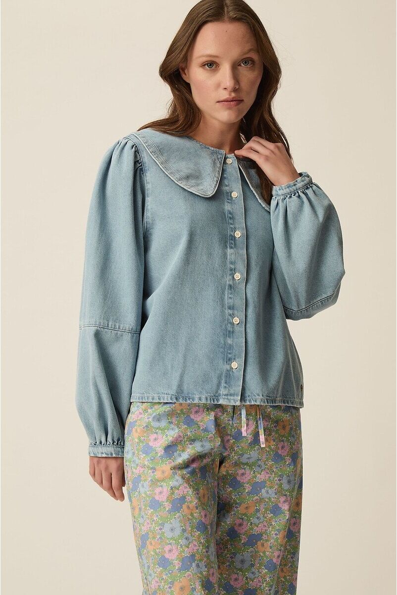 DES PETITS HAUTS Blouse en denim col Claudine, LOUISE