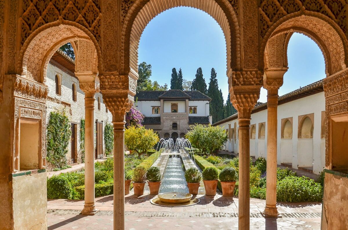 Fototapete PAPERMOON "Generalife Garten", bunt, B:2,5m L:1,86m, Vlies, Tapeten, Fototapete
