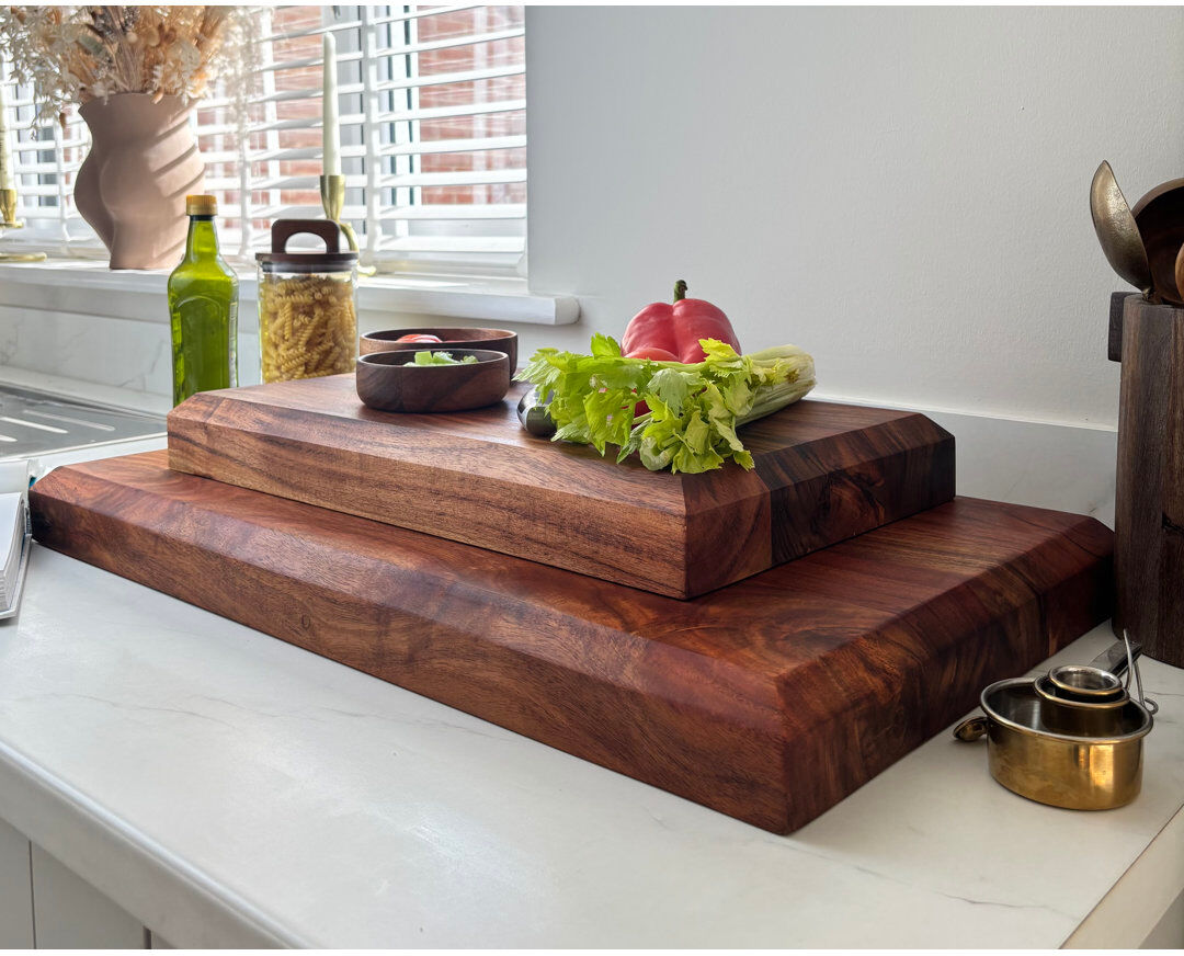 DOWNTON INTERIORS Sussex Pro Chef Premium Quality Very Large Thick Acacia Wood Chopping Board Cutting Block With Bevelled Edges. - Very Large 70 cm x 40 cm
