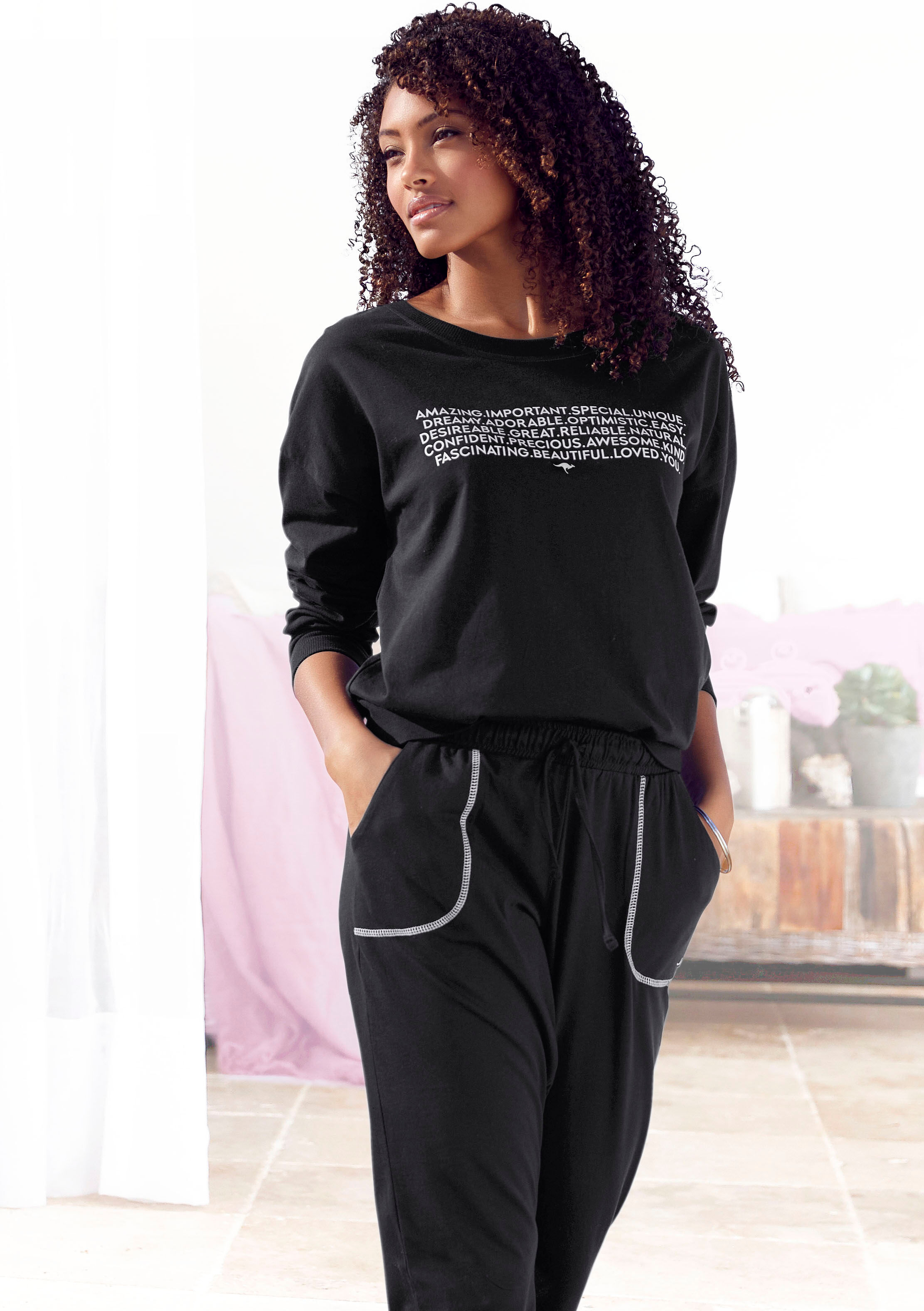 Pyjama KANGAROOS, Damen, Gr. 40/42, schwarz, Single Jersey, Obermaterial: 100% Baumwolle, bedruckt, Basic, bequem lang, Rundhals, Rippbündchen, Homewear-Sets Pyjama, mit Slogan-Frontdruck schwarz 40/42