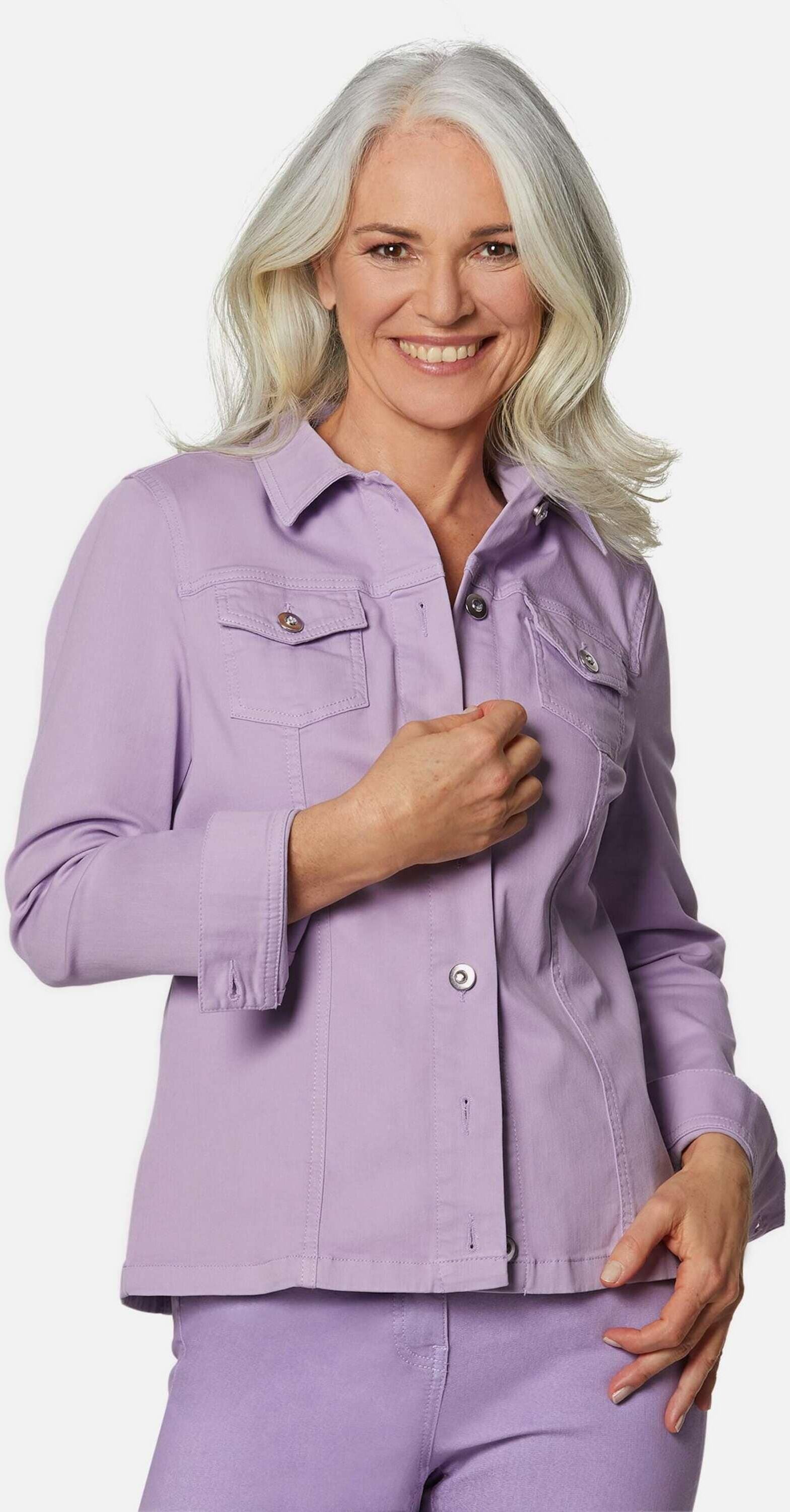 Kurzjacke GOLDNER "Kurzgröße Zeitlose Jeansjacke mit tollen Details", Damen, Gr. 22, lila (pastelllila), Obermaterial: 98% Baumwolle CO. 2% Elasthan EL., eng Manschette, Jacken Kurzjacke, Ohne