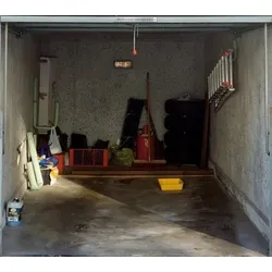 Scheurich Garagentorplane Leere Garage, für Schwing- und Sektionaltore