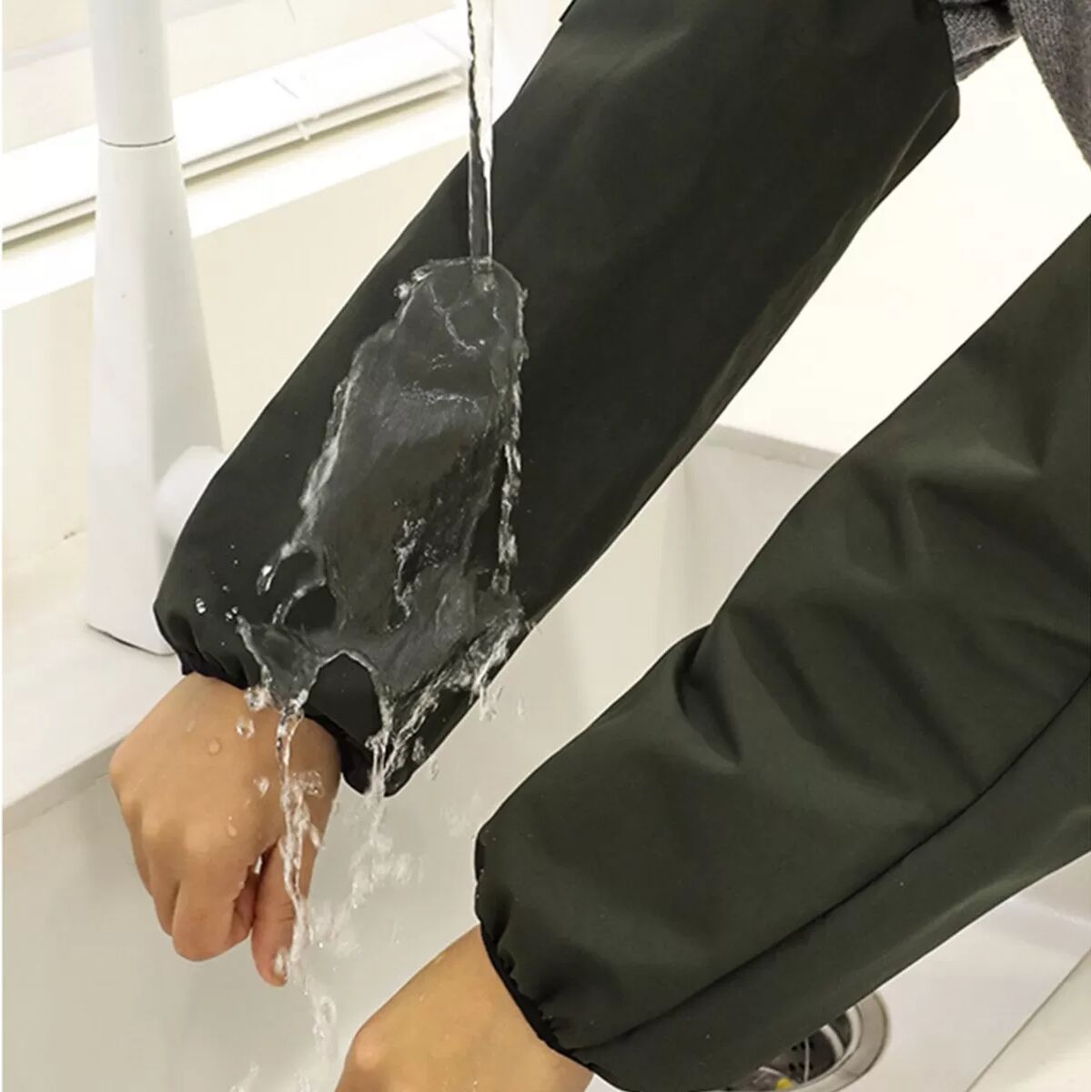 INF Wasserdichte Armstulpen für Erwachsene (2er-Set) - Polyester-Schutzüberärmel für Küche, Büro und Haushalt Schwarz