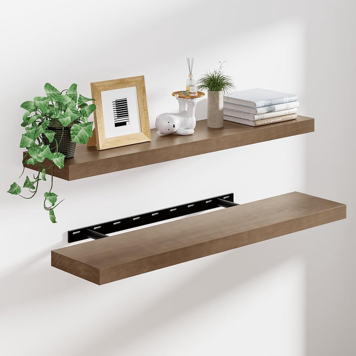Zwevende wandplanken set van natuurlijk grenenhout in walnoot voor decoratie en opslag