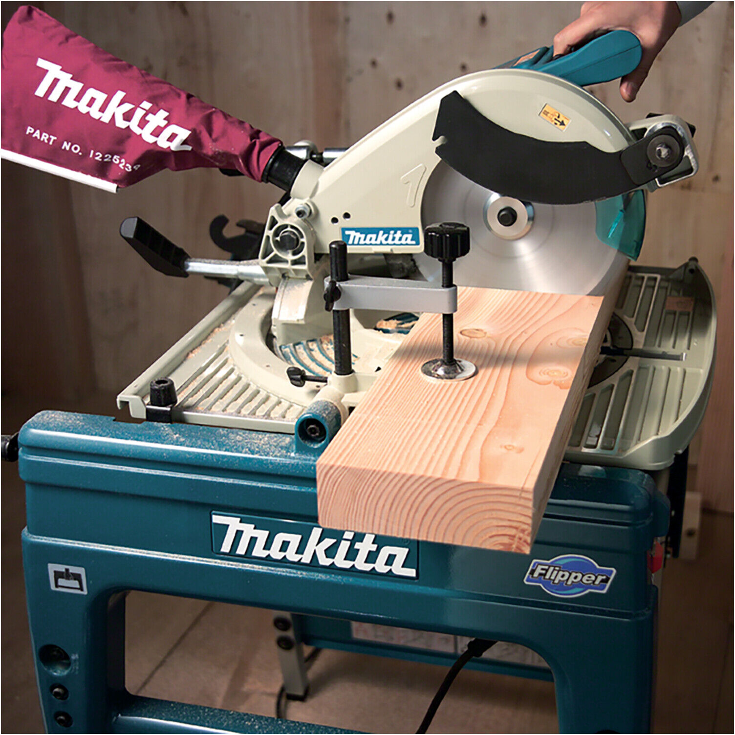 Makita LF1000 Tisch-, Kapp-, und Gehrungssäge mit 1650 W Leistung und 260 mm Sägeblatt)