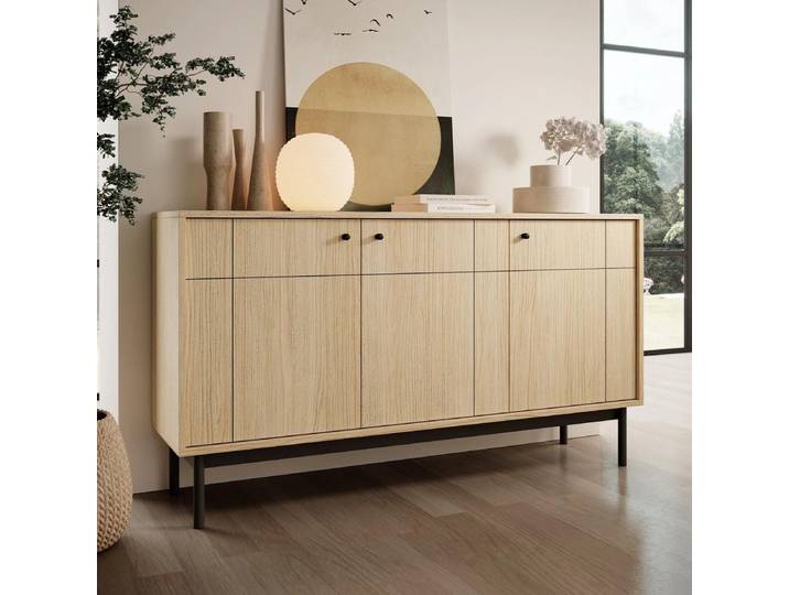 Kommode SORA K3D Gefräste Front Eiche Linea auf Schwarzen Holzfüßen Schrank Sideboard
