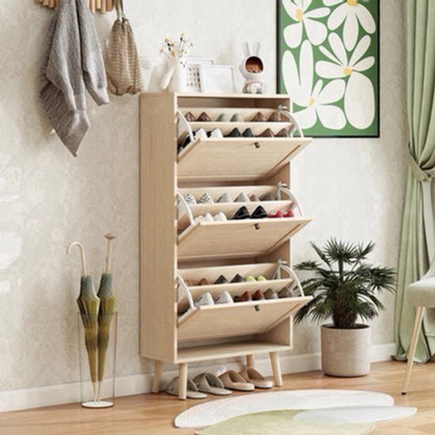 Ruimtebesparende schoenenkast met handgevlochten deuren en smal design