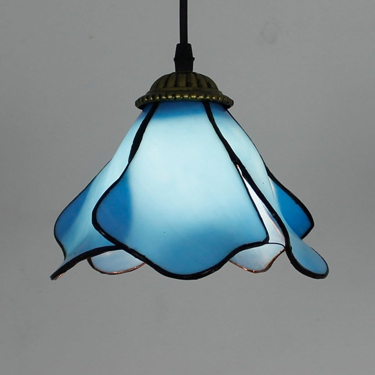 Belle's Tiffany-stijl plafondlamp blauw met glas-in-lood in Art Nouveau stijl