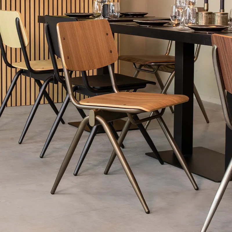Label51 Eetkamerstoel Solid Walnoot met Goud Metalen Frame