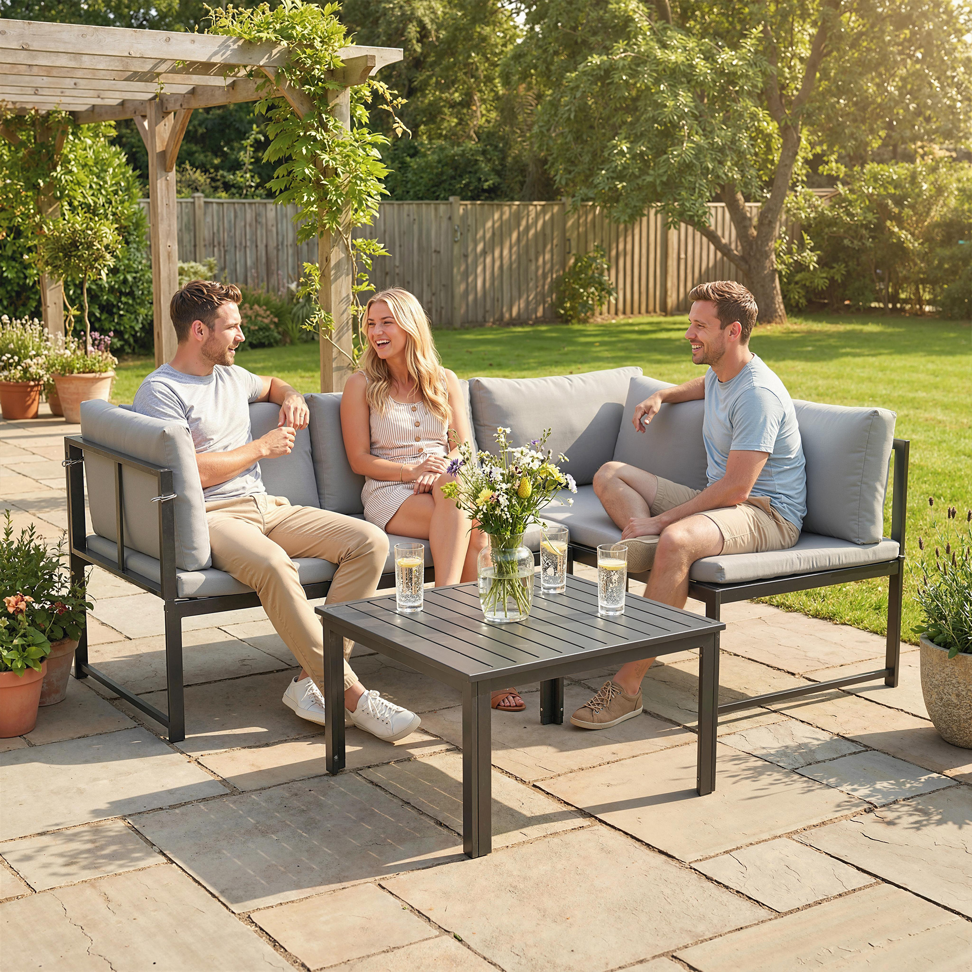 Outsunny Set da Giardino 3pz con Divano Angolare 4 Posti e Tavolino a Doghe, in Metallo e Poliestere Grigio   Aosom Italy