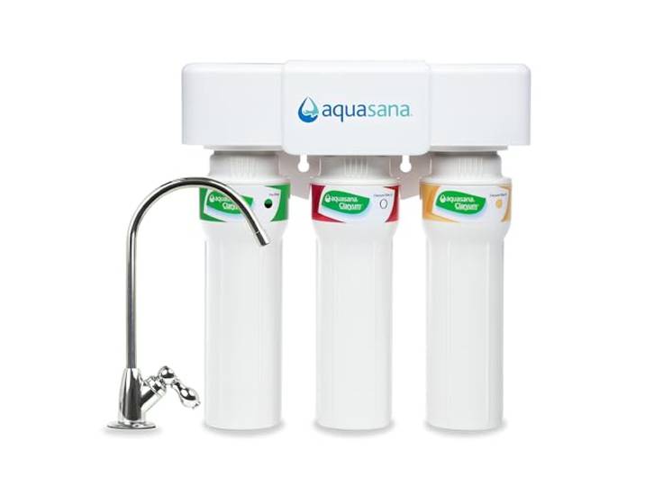 Aquasana Wasserfiltersystem unter der Spüle, reduziert PFAS, Blei und Chlor im Trinkwasser, Claryum-Filtration für die Küche, 3-stufiger maximaler Durchfluss, Chrom-Wasserhahn, AQ-5300+.56