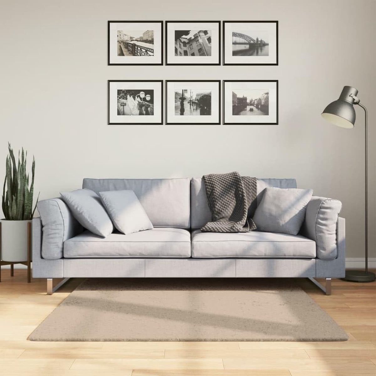 Zacht vloerkleed met korte pool in zandkleur, 120 x 120 cm
