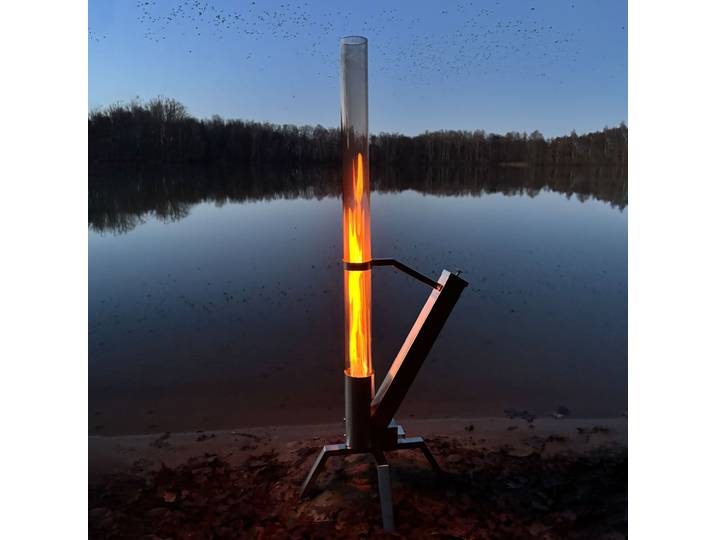 Glas-Feuerrohr mit Edelstahlgestell, H 132 cm