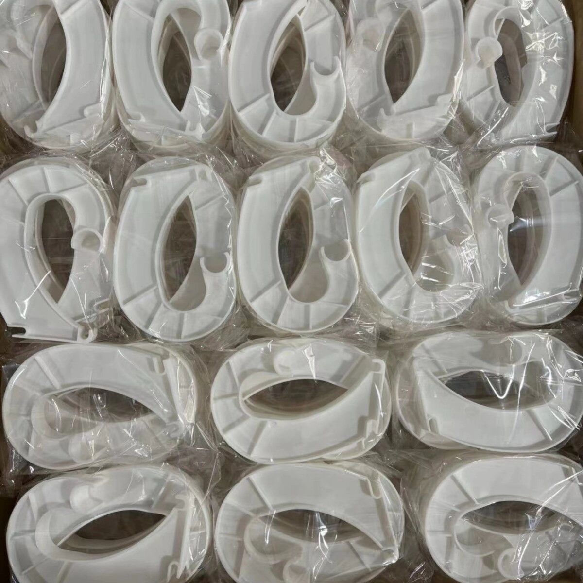 INF Weiße J-förmige ABS-Kleiderstangenhalterungen, 4er-Pack für 3/4-Kleiderstangen